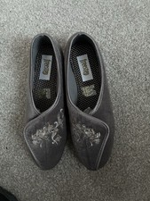 Ladies Size 3 Taupe self