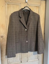 Beautiful Brown Tweed Style
