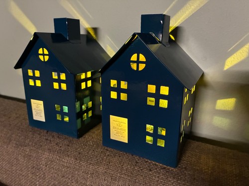 Police box tardis - 2x, house