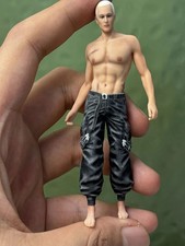 1/18 Miniatures Strong Muscle