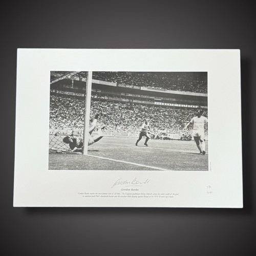 Gordon banks hand signed - banks,