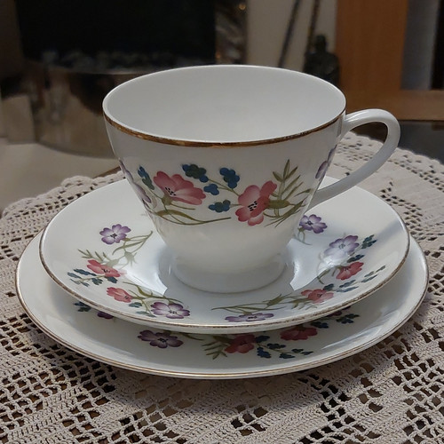 Wedgwood corncockle bone china - corncockle,