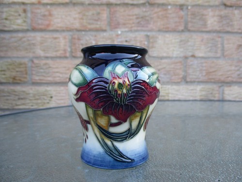 Moorcroft anna lily pattern - lily,