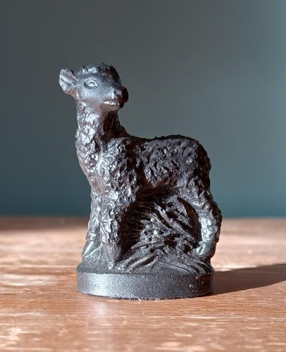 Kingmaker lamb figurine hand - figurine,