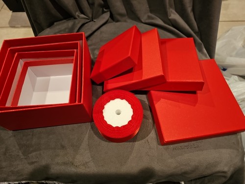 Beautiful red nesting - beautiful, boxes