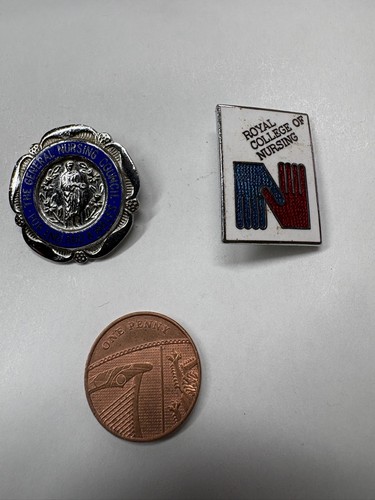 Vintage pin badge royal - vintage,