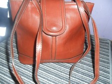VERA PELLE  ITALIAN TAN LEATHER SHOULDER BAG. VGC. BARELY USED. MED SIZE. 11X9X4