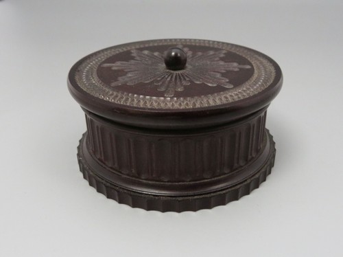 Unusual screw top - top, pot