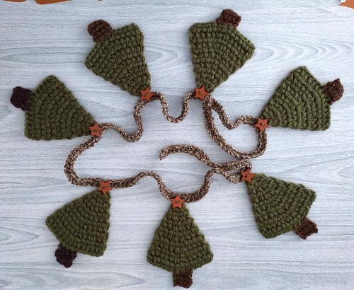 Crochet christmas tree bunting - crochet,