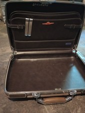 Vtg American Tourister Escort