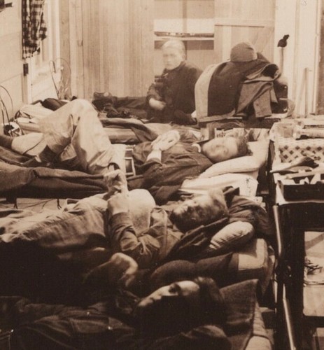 Hunters relaxing bunks beds - bunks,