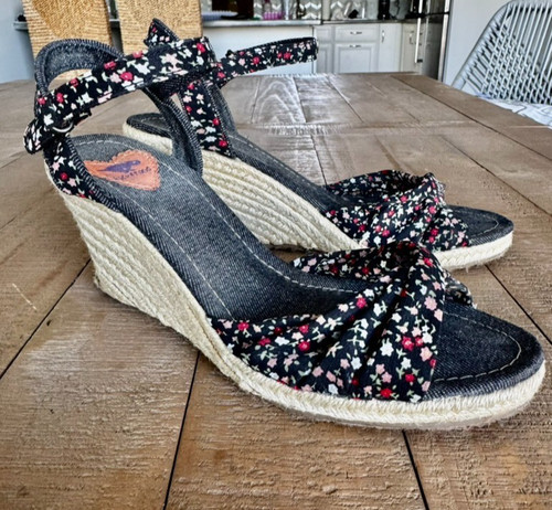 Y2k rocket dog black - y2k, floral
