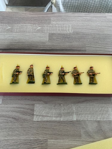 Metal soldiers - metal,