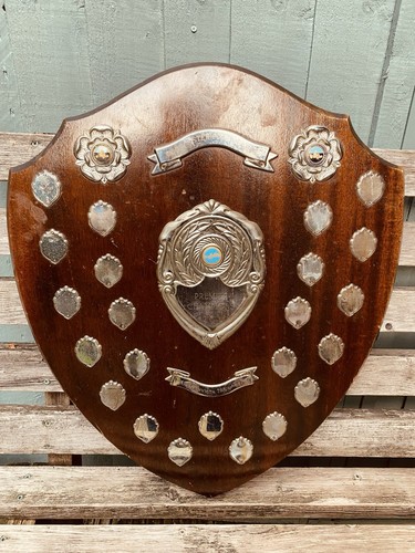 Huge trophy shield 23 - huge, 23”