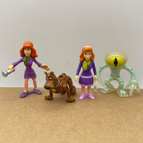 Scooby doo daphne and monster - daphne,