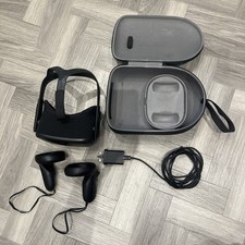 Oculus Quest 64gb VR Headset,  Controllers, Original Charger and Carry Case