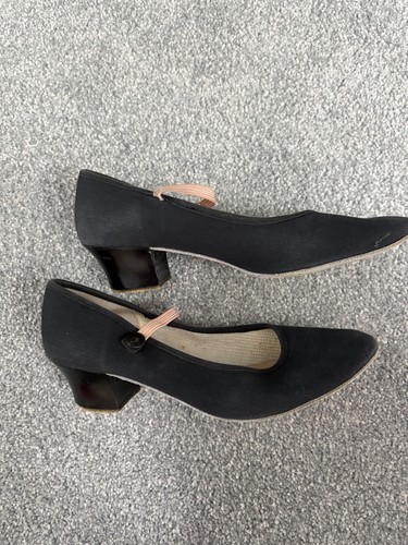 Character shoes size - character, 4