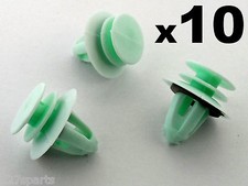 10x Mercedes Trim Clips- Green