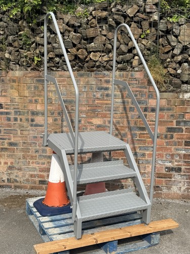New steel access steps - new, metal