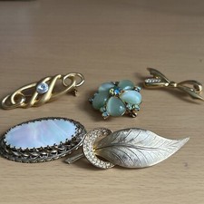 Vintage Brooches / Job Lot Of
