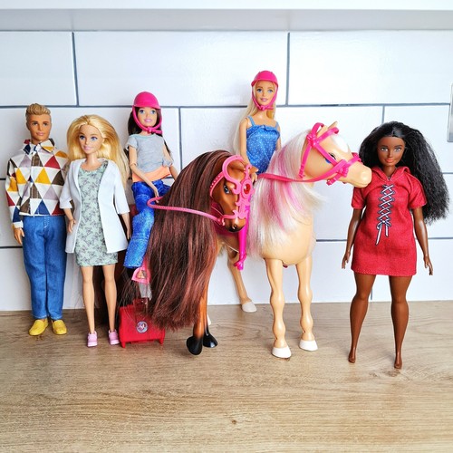 Barbie dolls bundle - dolls, horse