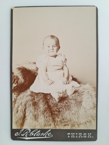 Cabinet card cute - j, r
