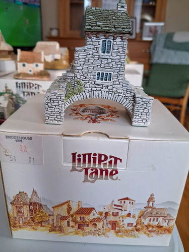 Lilliput lane bridge house - lilliput,