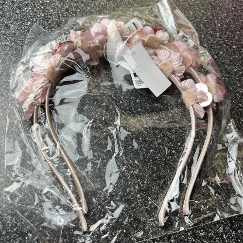 Pack fascinator by - of, x