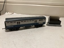 Triang R402 Mail Coach M30224 Royal Mail with Lineside Mail Hut