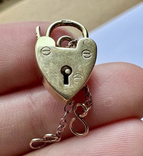 Hallmarked 9ct yellow gold - 9ct,
