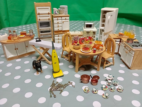 Dolls house emporium - dolls,