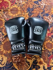 Cleto Reyes boxing gloves