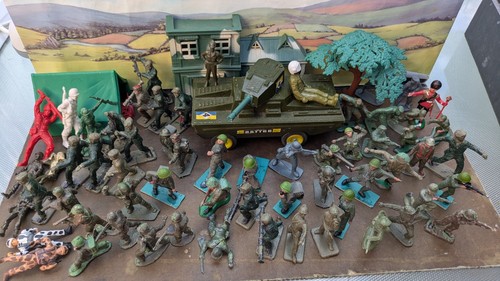 Vintage plastic toy soldiers - toy, +