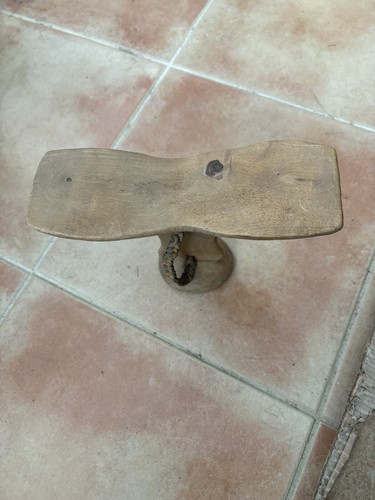 Nyangatom head rest - nyangatom,