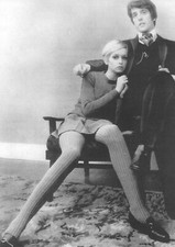 TWIGGY MODEL POSTCARDS ALL