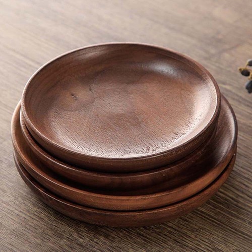 Round wooden plates - plates, fruits
