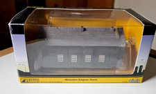 Graham Farish Scenecraft 42- 096 - Wooden Engine Shed - N gauge