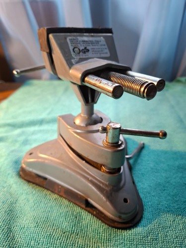 Vacuum base table - table, vice