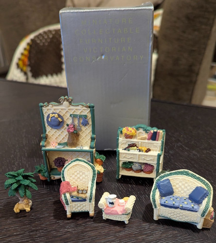 Avon miniature collectable - avon,