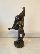 The leonardo collection lady