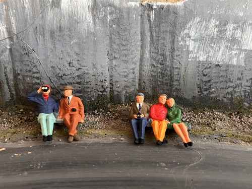 Painted seated spectators - seated,
