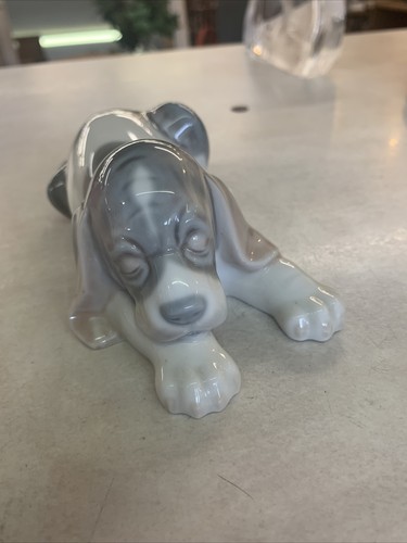 Lladro tired puppy - tired,