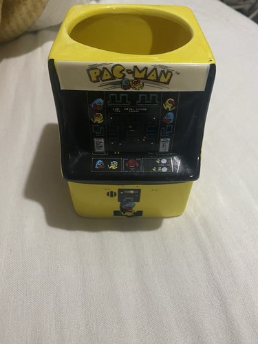 Pac man retro arcade - man, machine