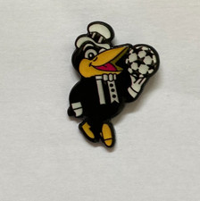 Monty Magpie Newcastle United Champions League pin badge