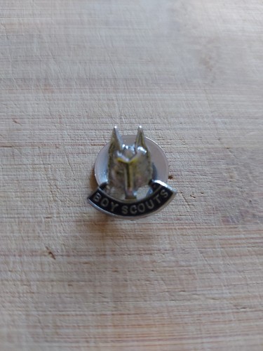 Scouting silver metal wolf - uk,