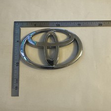 TOYOTA COROLLA   FRONT BADGE 90975W2001  2004 -2007 )
