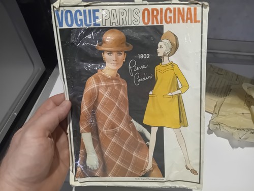 Vogue paris original 1802 - paris,
