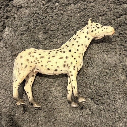 Spotted plastic horse - spotted,