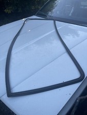 1993 JAGUAR XJ6/XJ40 - REAR SCREEN SEALING RUBBER