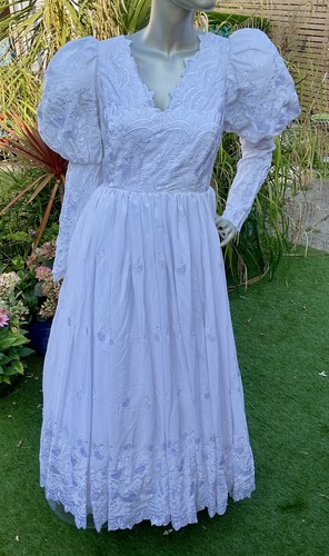 Vintage embroidered white